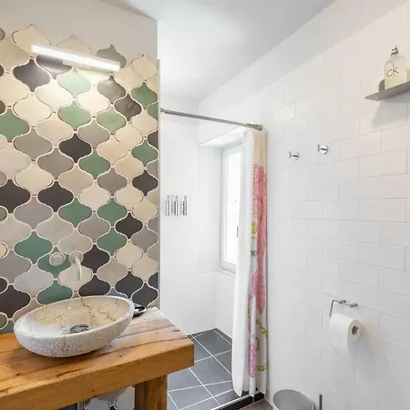 Argengno; Stylish, Great Location, Lake View Apartment Argegno