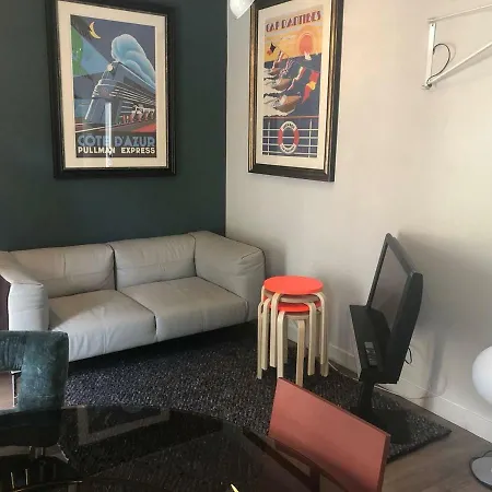 Argengno; Stylish, Great Location, Lake View Apartment