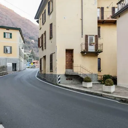 Argengno; Stylish, Great Location, Lake View *
